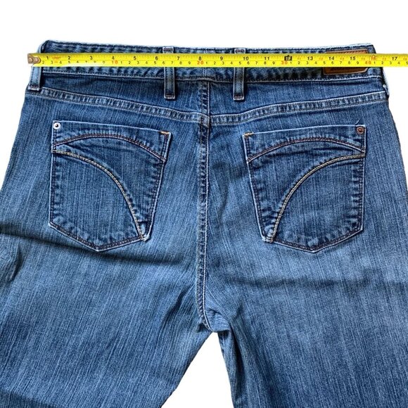 Eddie Bauer Women's Shaped Fit Straight Leg Specially Dyed Denim Jeans Size 14 R - Picture 3 of 8